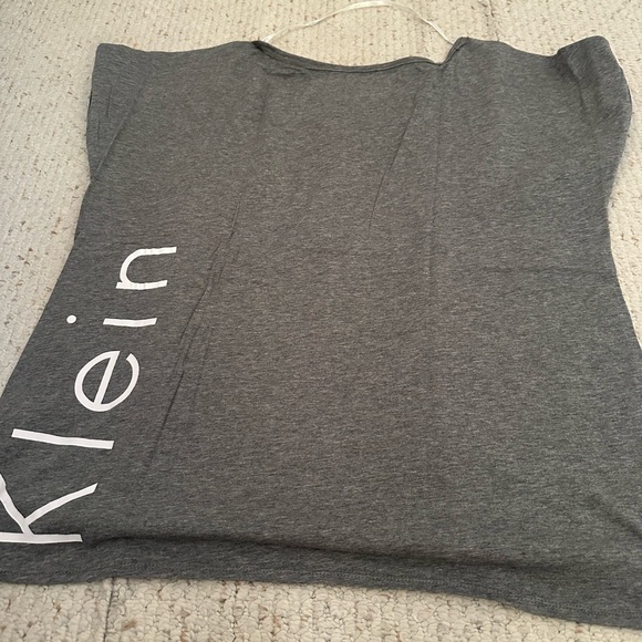 Calvin Klein performance  t shirt. - Picture 3 of 4
